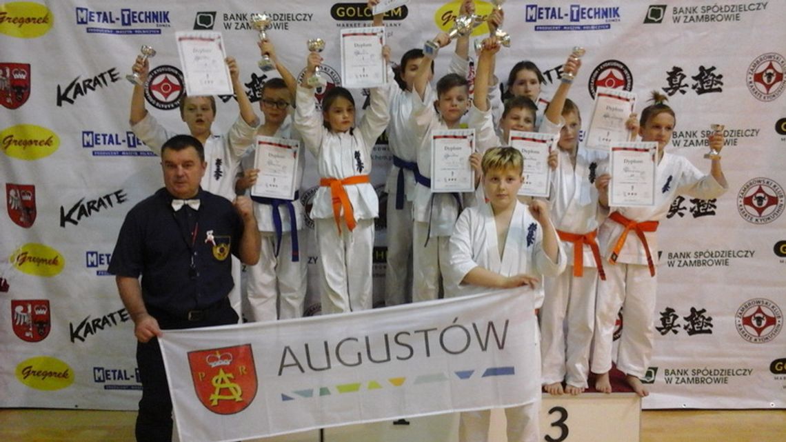 Dziewięć medali augustowskich karateków