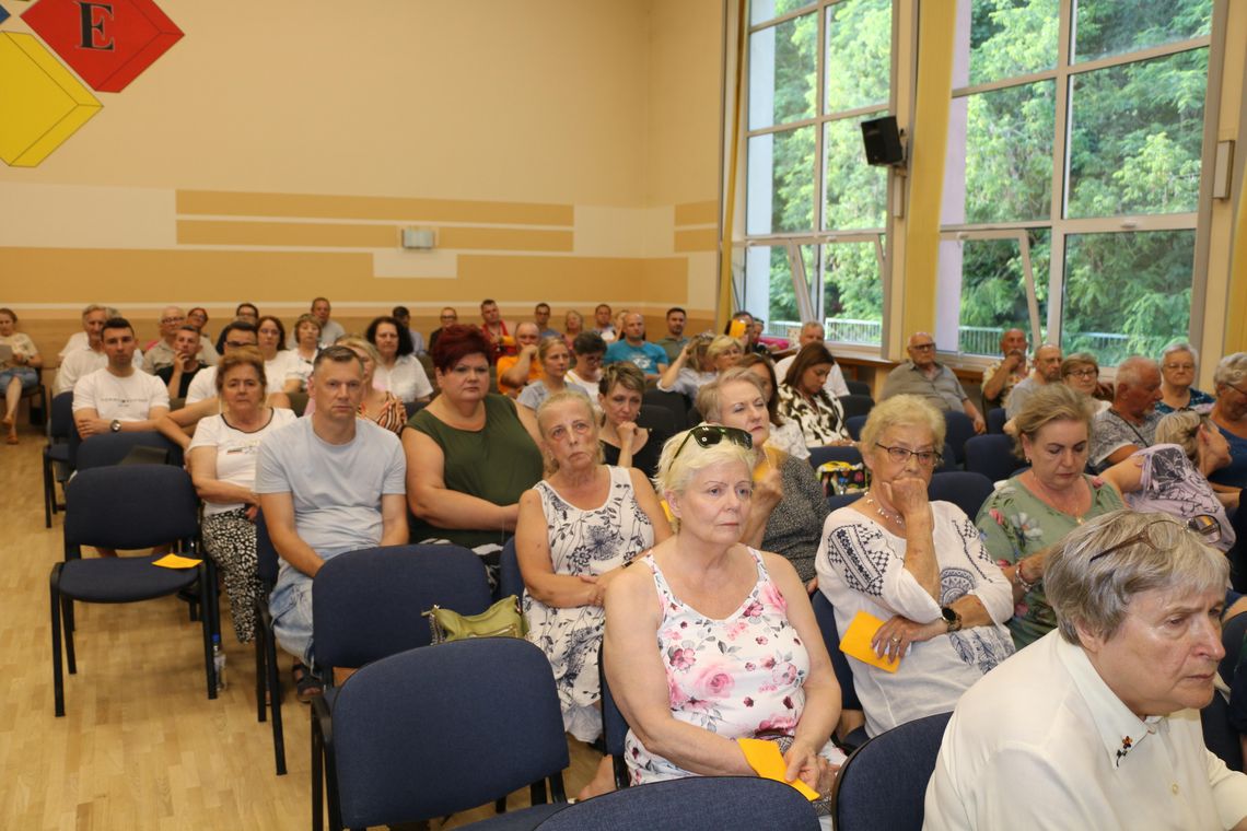 Emocje na walnym spółdzielni mieszkaniowej. Dziewięciu członków rady nadzorczej odwołanych (Foto i Video)