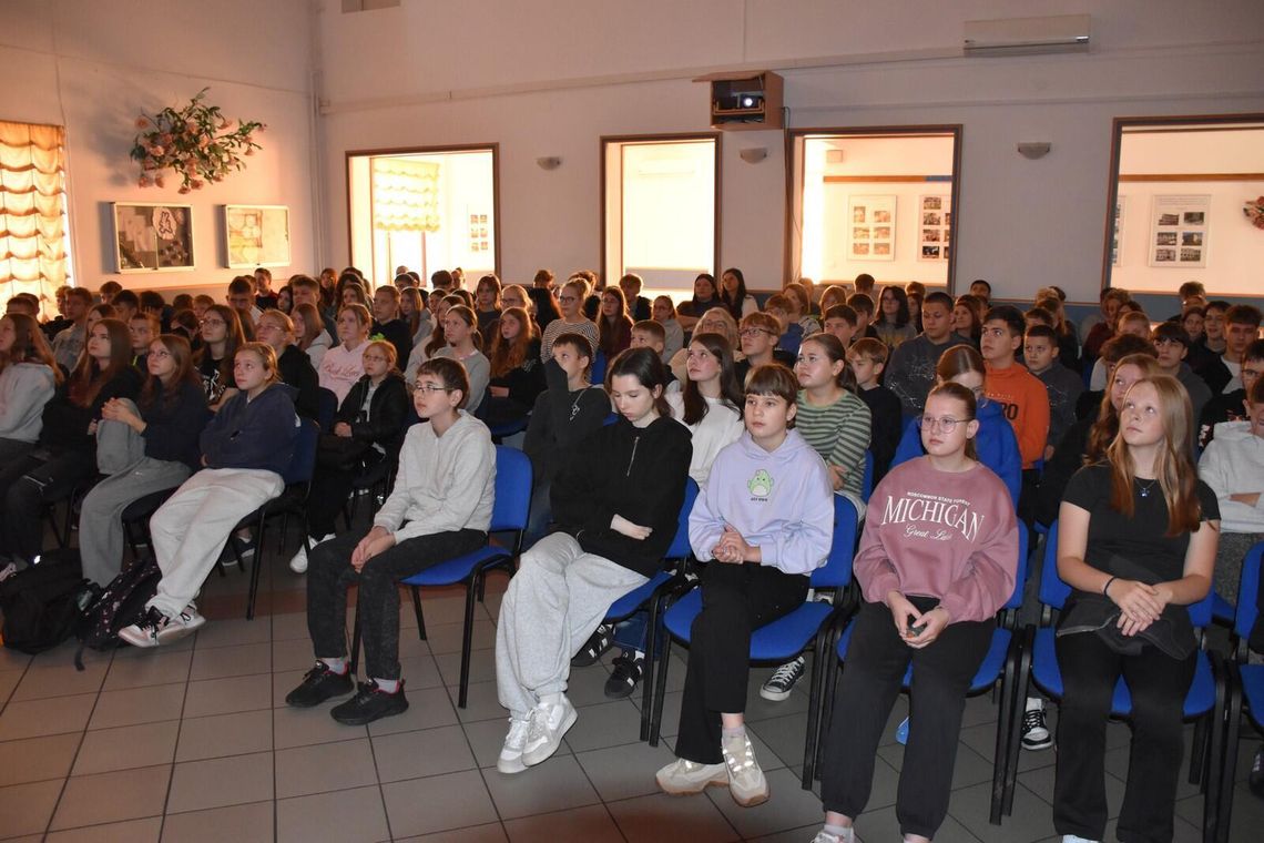 „hejTUjestem” w Żarnowie. Młodzież uczyła się reagować na hejt i przemoc „hejTUjestem” w Żarnowie. Młodzież uczyła się reagować na hejt i przemoc