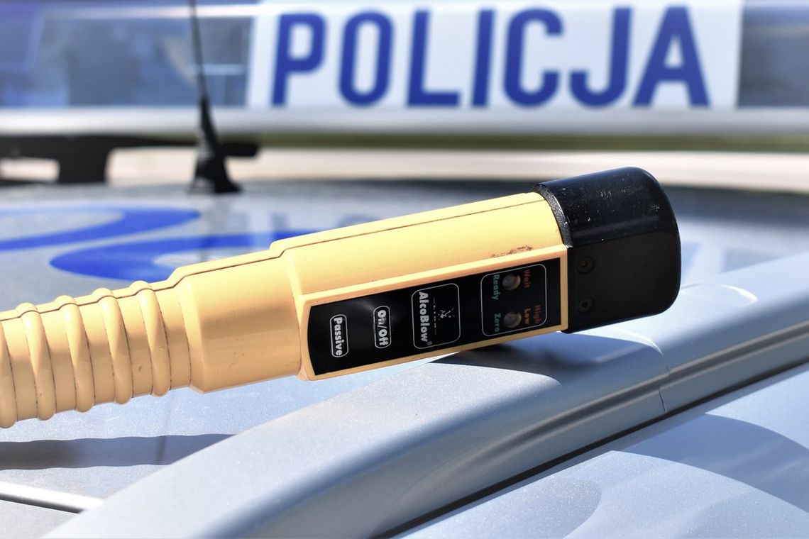 Jechał ciągnikiem bez uprawnień i po alkoholu 