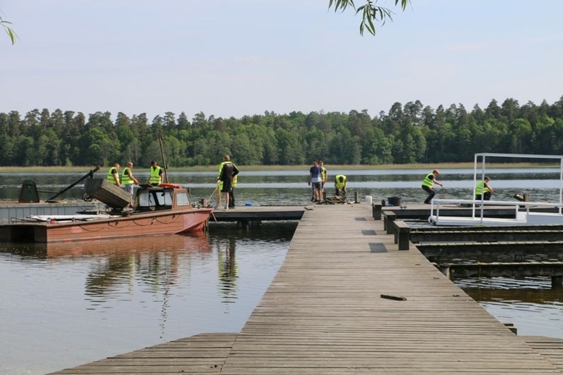 Kontrowersje wokół rozebranego pomostu na plaży Bielnik: błąd burmistrza czy słuszna decyzja? 