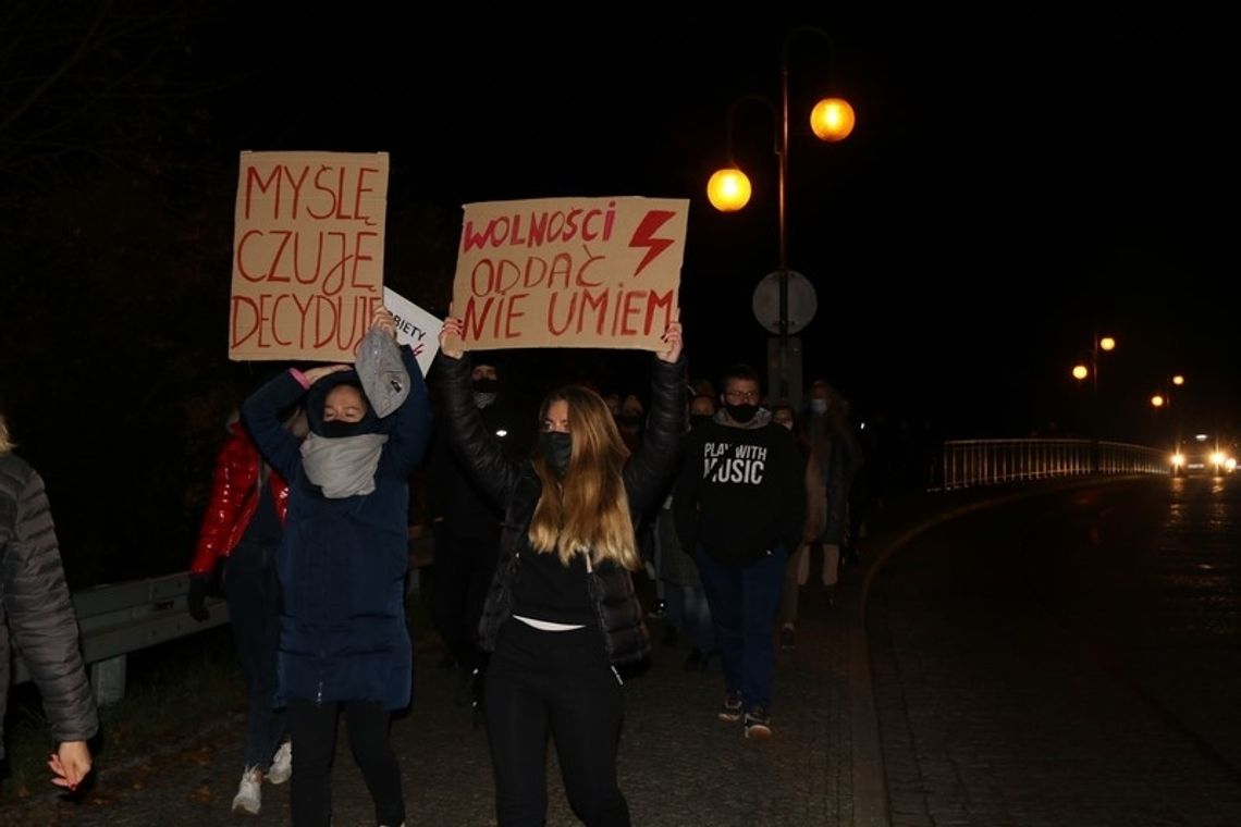 Manifestacja kobiet w Augustowie  (foto i video) 
