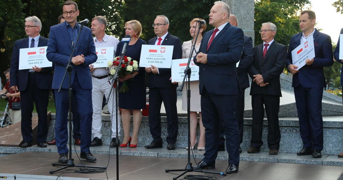 Mateusz Morawiecki poza PiS. Kilkukrotnie odwiedził Augustów Na zdjęciu: Mateusz Morawiecki podczas wizyty w Augustowie latem 2020 roku.
