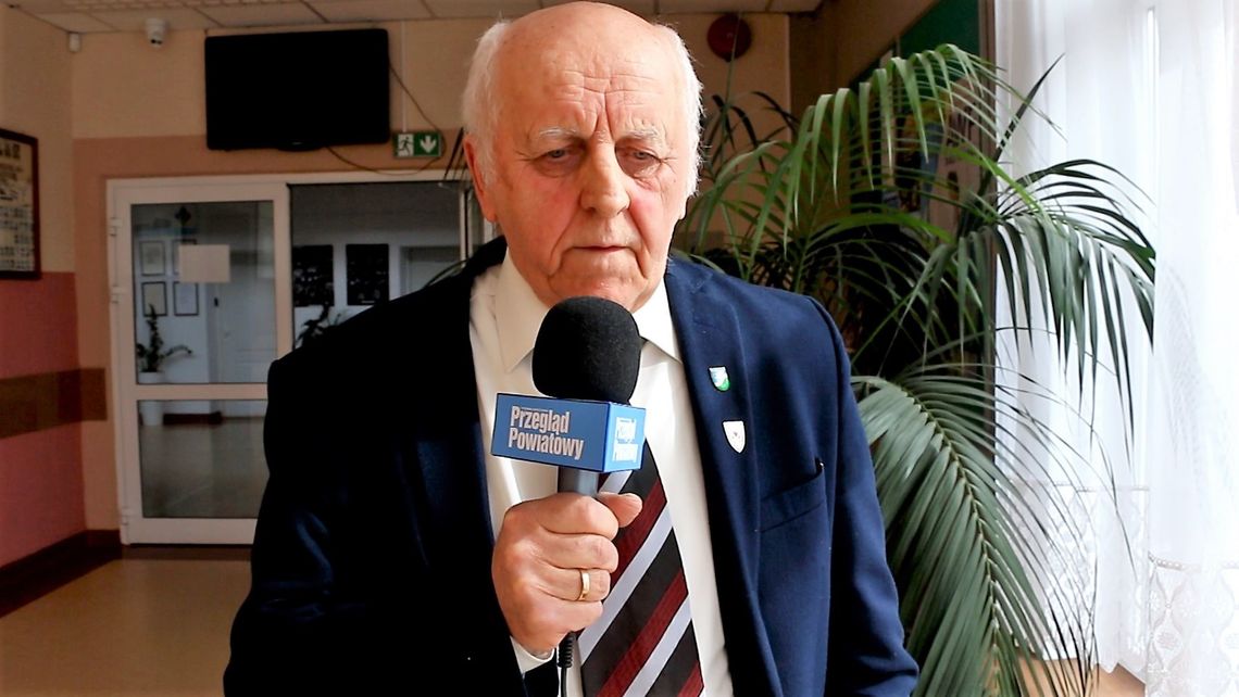 Głos Mieczysława Sobolewskiego (trzymającego mikrofon "Przeglądu Powiatowego") jest istotny zwłaszcza teraz, gdy jest on przedstawicielem środowiska politycznego popierającego burmistrza.