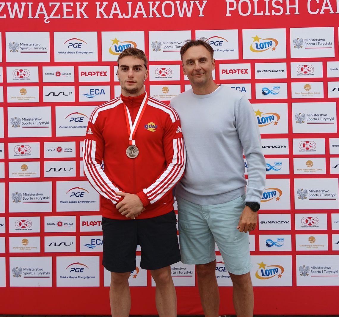 Mikołaj Walulik z Augustowa z medalami Młodzieżowych Mistrzostw Polski w kajakarstwie