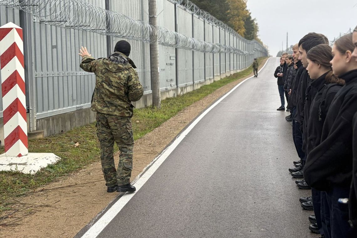 Młodzież z Augustowa odwiedziła granicę i poznała kulisy służby Młodzież z Augustowa odwiedziła granicę i poznała kulisy służby