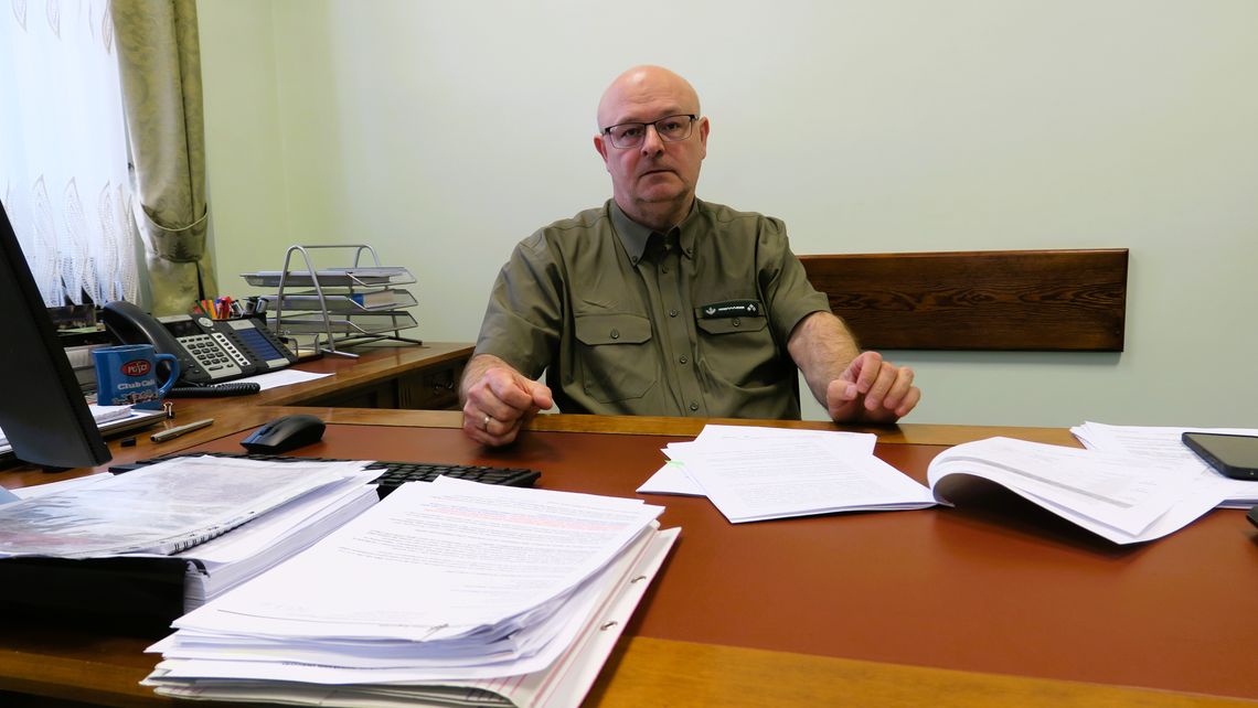 Na zdjęciu: Nadleśniczy Mariusz Kimszal.