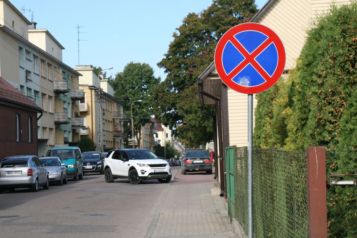 O łamaniu przepisów na chodniku!