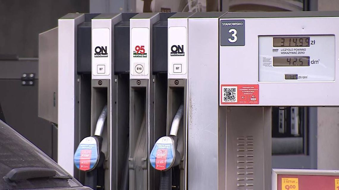Obniżka VAT i akcyzy na paliwa opublikowana. Ceny mogą spaść nawet o 1,3 zł na litrze Obniżka VAT i akcyzy na paliwa opublikowana. Ceny mogą spaść nawet o 1,3 zł na litrze