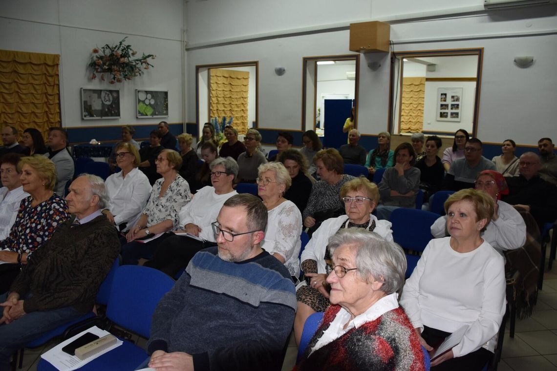 Ocalić od zapomnienia. Wspomnienia szkolnych lat i młodzieńczych historii