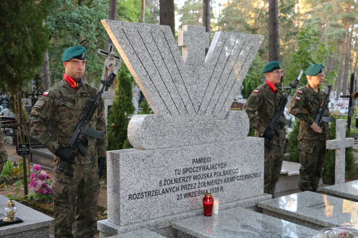 Oddanie hołdu poległym w walce z Armią Czerwoną