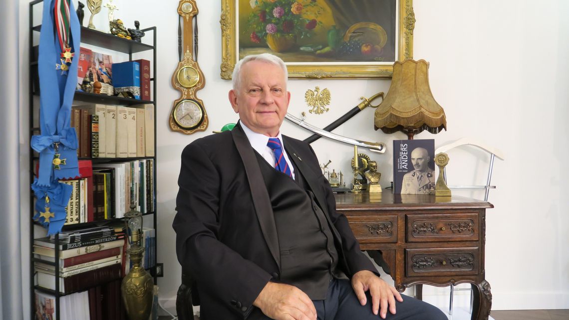 Bogusław Falkowski odpowiada na artykuł z gazety związanej z urzędem miejskim w Augustowie (video) Na zdjęciu: Bogusław Falkowski dn. 17 września 2026 roku.
