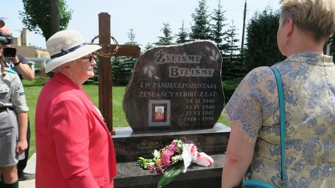 Odsłonięcie pomnika ku pamięci Sybiraków w Augustowie (video/ zdjęcia)