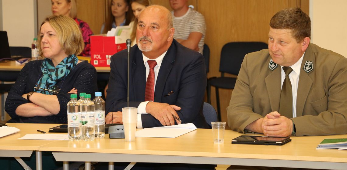 Petycja mieszkańców ulicy Nadrzecznej Dariusz Szkiłądź (w środku) interweniuje w imieniu mieszkańców Augustowa.