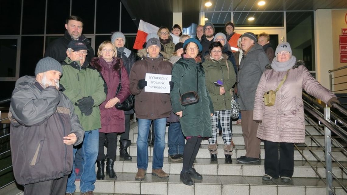 Piątkowa manifestacja przed Sądem Rejonowym w Augustowie