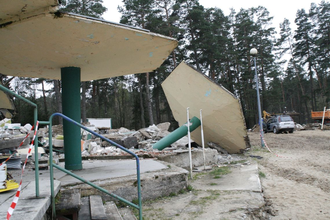 "Tamte budynki na pewno wymagały modernizacji, ale decyzja o ich całkowitym unicestwieniu była kompletnie bezrefleksyjna i niepoparta analizami" -twierdził Adam Sieńko.