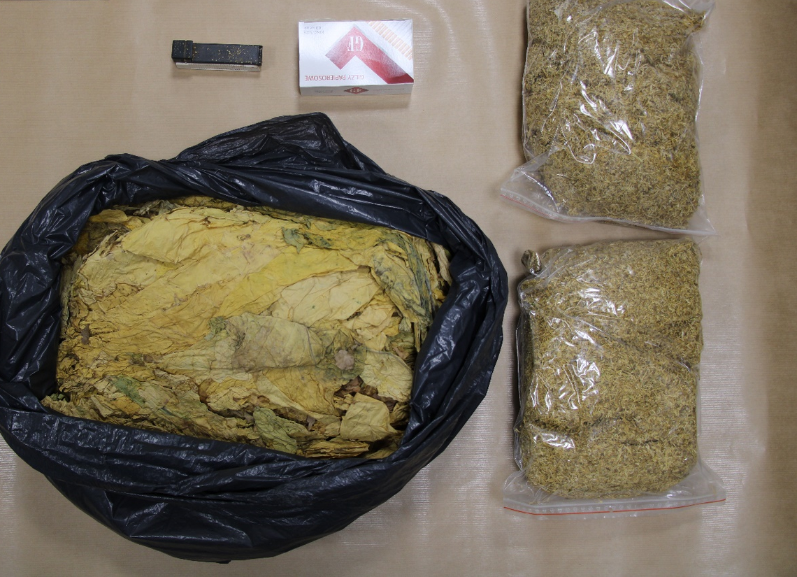 Policja zabezpieczyła 4 kg tytoniu bez akcyzy w powiecie augustowskim Policja zabezpieczyła 4 kg tytoniu bez akcyzy w powiecie augustowskim