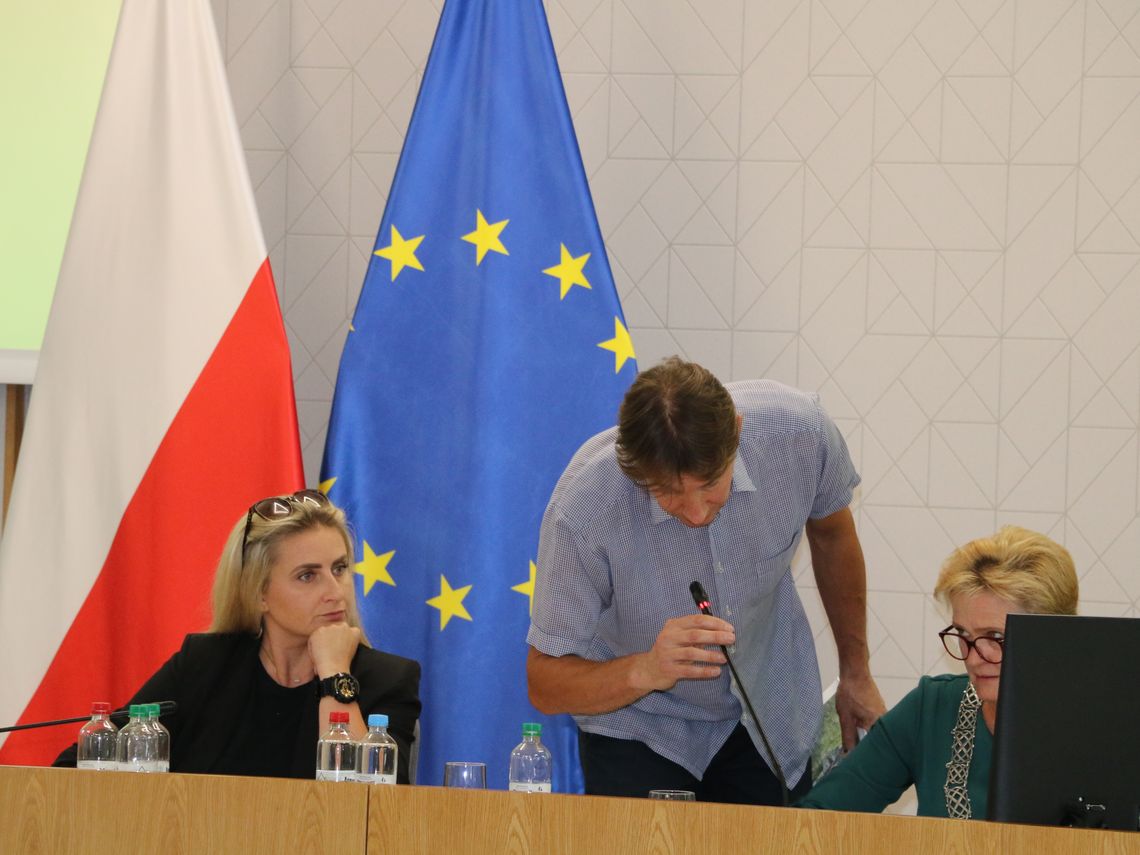 Policja znowu zawitała na sesji rady miejskiej Policja znowu zawitała na sesji rady miejskiej