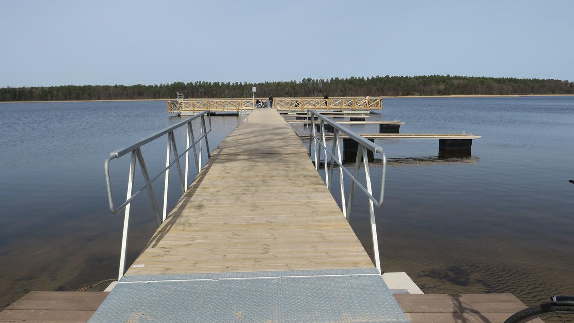 Pomost na plaży Bielnik (Archiwum PP).