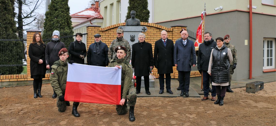 Poranna uroczystość przed popiersiem Marszałka Piłsudskiego w Augustowie (video/ zdjęcia) 