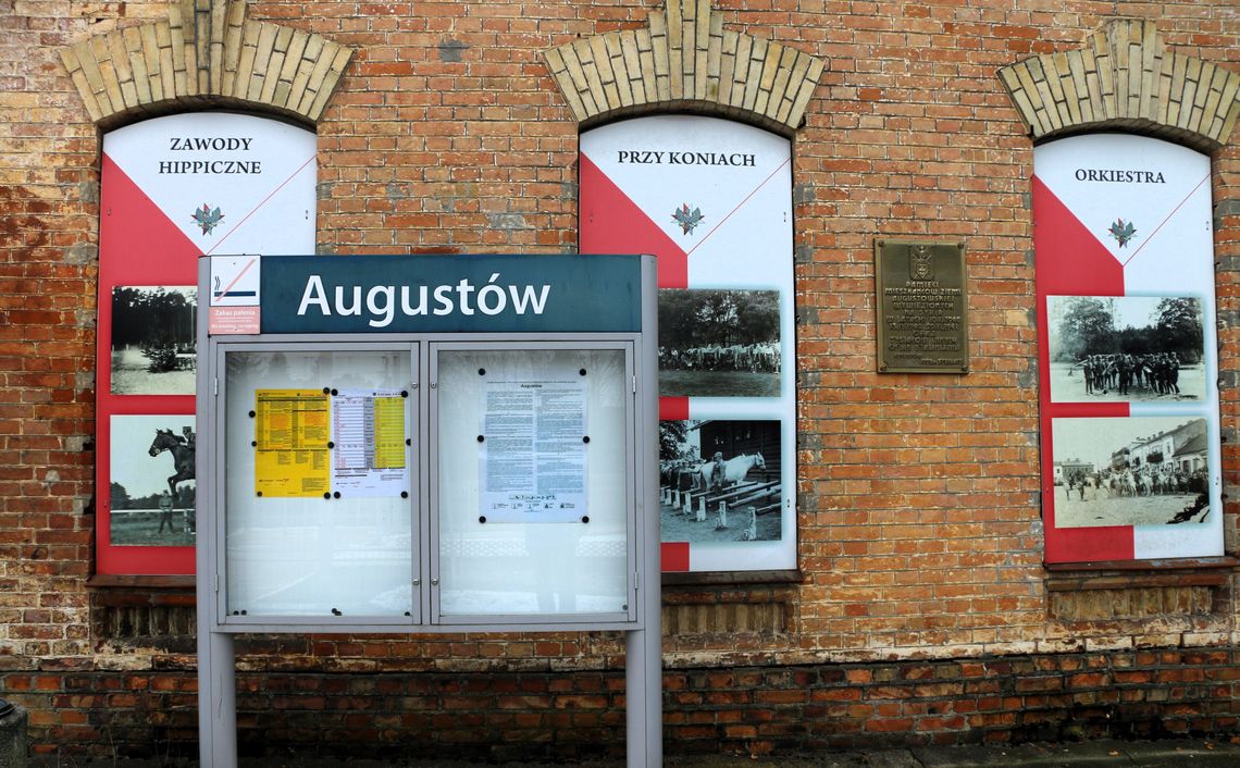 "Robimy wszystko, by ten dworzec został odremontowany, bo jego obecny stan jest opłakany. Walczymy o jego remont" -komentuje poseł Jacek Niedźwiedzki.