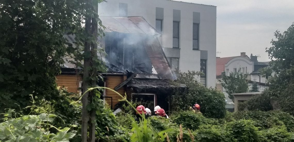 Pożar pustostanu przy ulicy Kościelnej w Augustowie (foto i video)