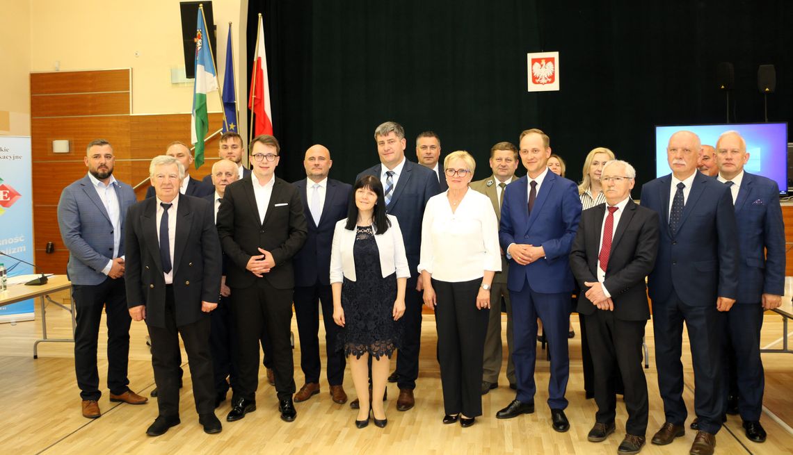 Na zdjęciu m.in. radni rady powiatu obecnej kadencji.