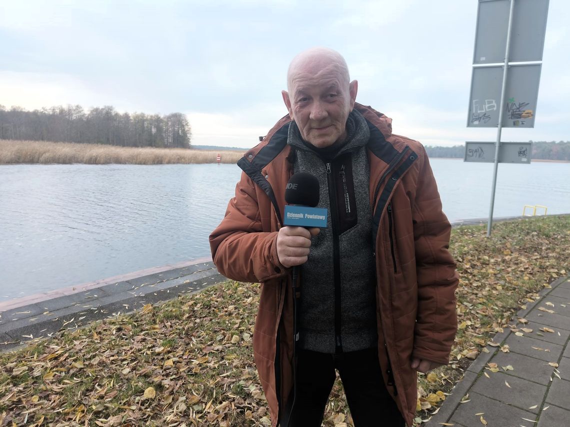 Riposta Tadeusza Jaworskiego. Znany społecznik krytycznie o działaniach władz (Video) Tadeusz Jaworski (na zdjęciu) jako scenerię komentarza wybrał okolice ujścia rzeki Netty do jeziora Necko, ponieważ w ripoście wypowiedział się m.in. o inicjatywie budowy kładki.