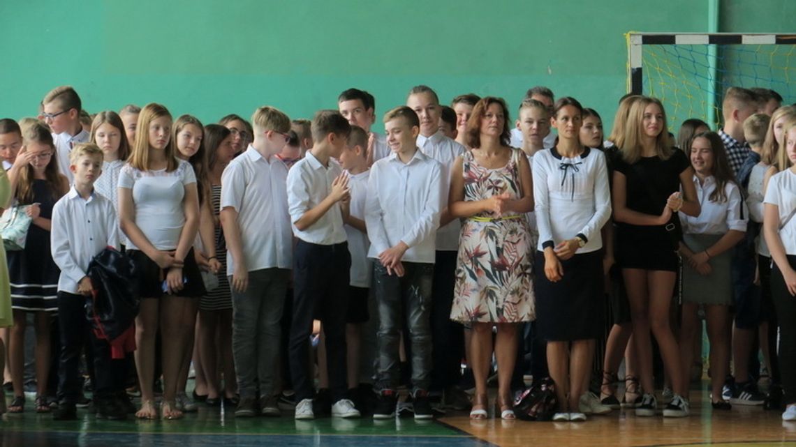 Rozpoczęcie roku szkolnego w Szkole Podstawowej nr 3 w Augustowie (fotogaleria) 