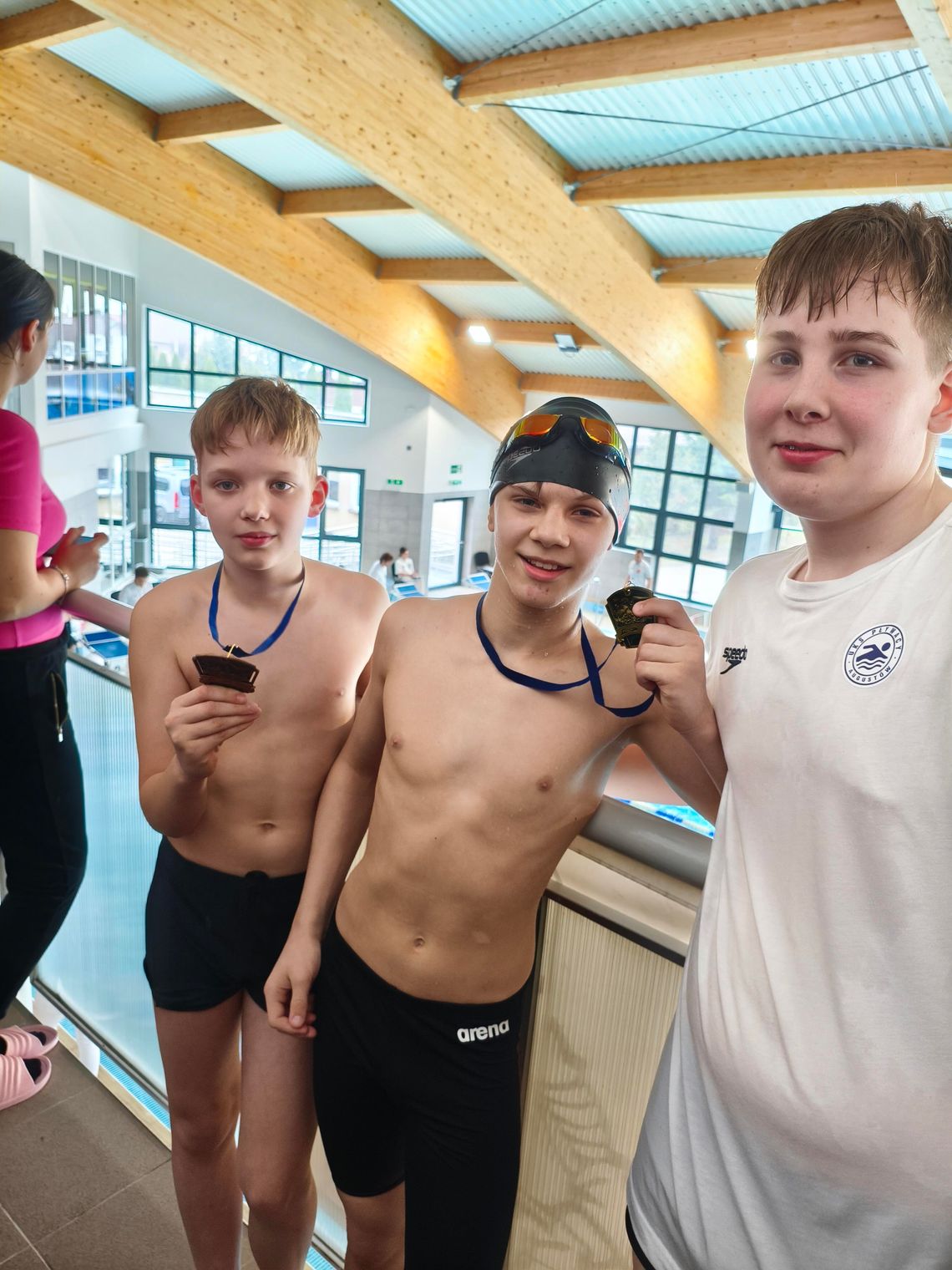 Sześć medali dla UKS „Pływacy” Augustów na zawodach w Sokółce