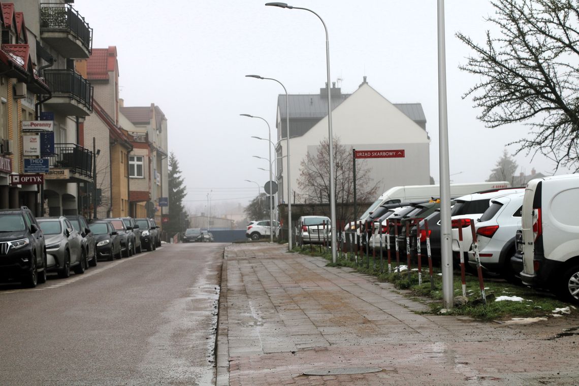 "Już teraz widać, co dzieje się na ulicy Żabiej, gdzie codziennie parkuje na stałe kilkadziesiąt pojazdów" -informuje Andrzej Zarzecki.