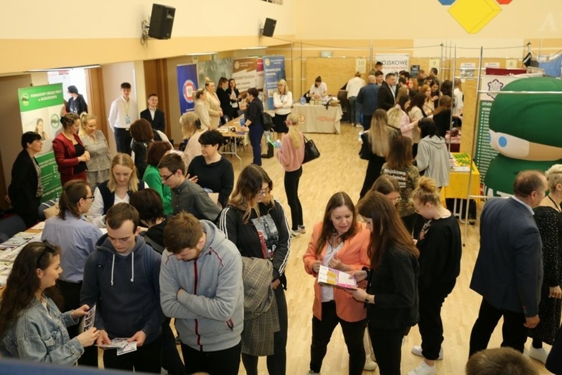 Tegoroczne Targi Pracy i Kariery w Augustowskim Centrum Edukacyjnym (foto i video) 