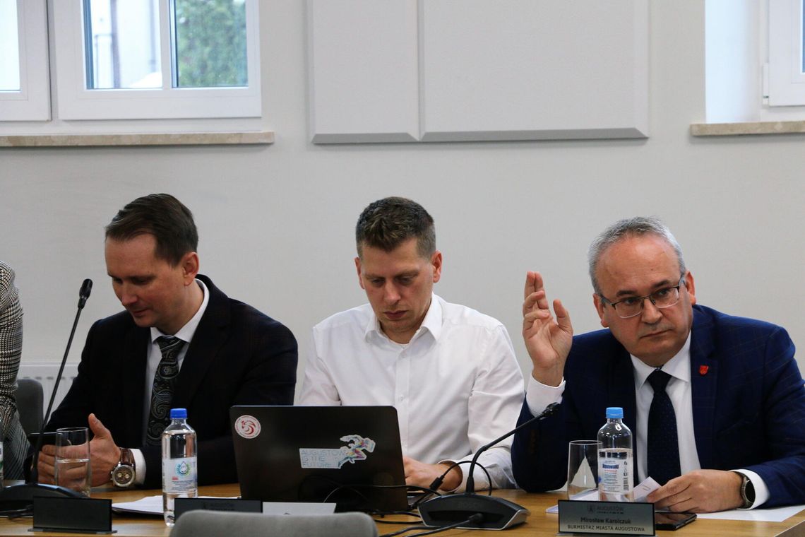 Trzęsienie ziemi w augustowskim ratuszu. Burmistrz odwołuje zastępców po fiasku kładki nad Nettą i skandalu z ceną wody