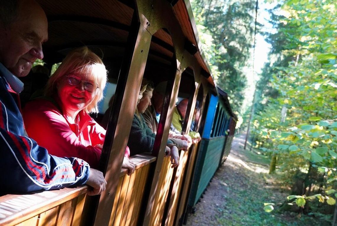 Udany Weekend Seniora z Kulturą w Augustowie: Wigierska kolejka, natura i historia Obławy Augustowskiej Udany Weekend Seniora z Kulturą w Augustowie: Wigierska kolejka, natura i historia Obławy Augustowskiej