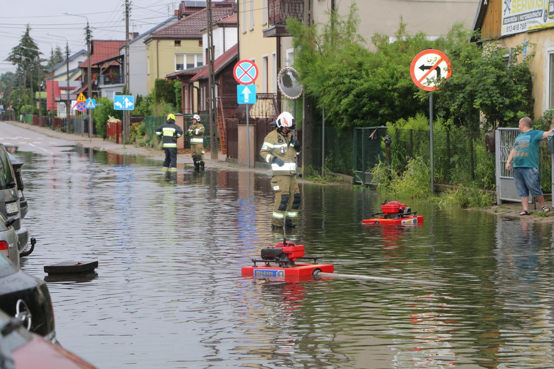 Ulewa nad Augustowem. Zalane ulice, piwnice i parkingi (foto i video)