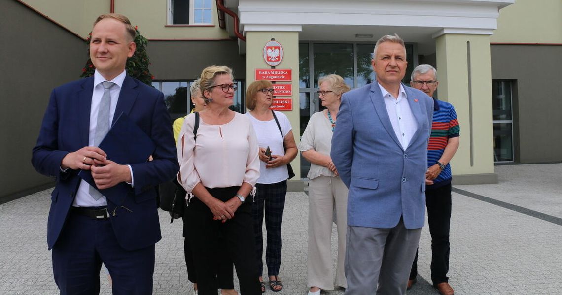Paweł Wnukowski (pierwszy po lewej) twierdził, że Dariusz Szkiłądź posłużył się wyzwiskiem i apelował, by przeprosił Alicję Dobrowolską (na zdjęciu obok Wnukowskiego). Szkiłądź przyznał, że nie ma za co przepraszać.