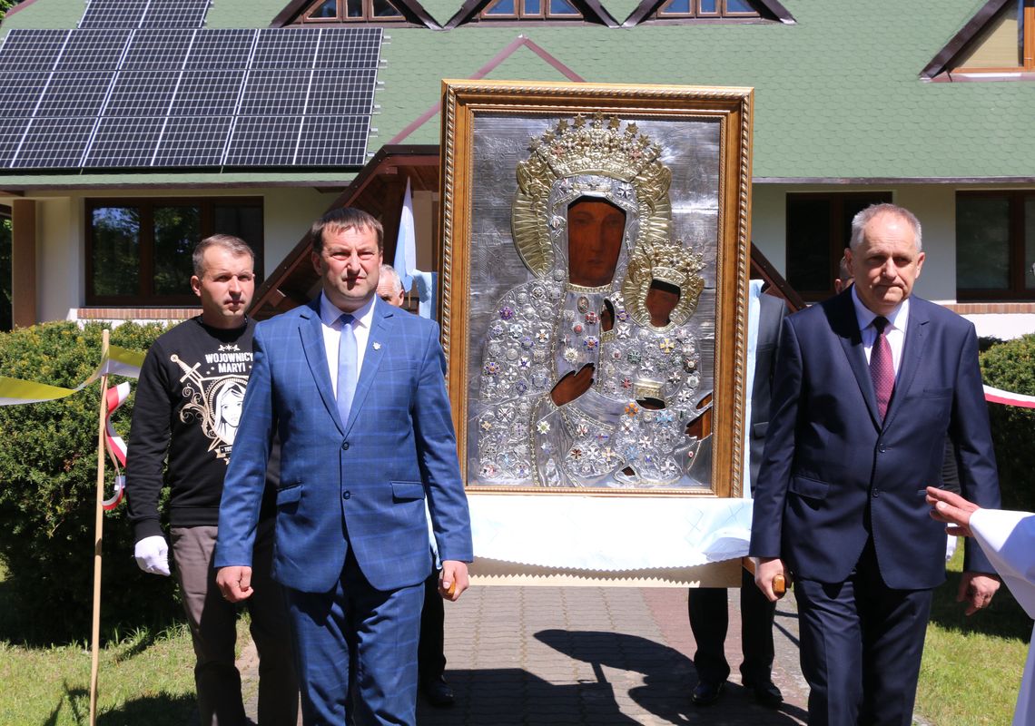 Uroczystości w kościele poprzedziła procesja z udziałem wiernych.