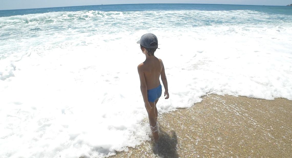 Wybierasz się z dzieckiem na plażę? Pamiętaj o jednej rzeczy