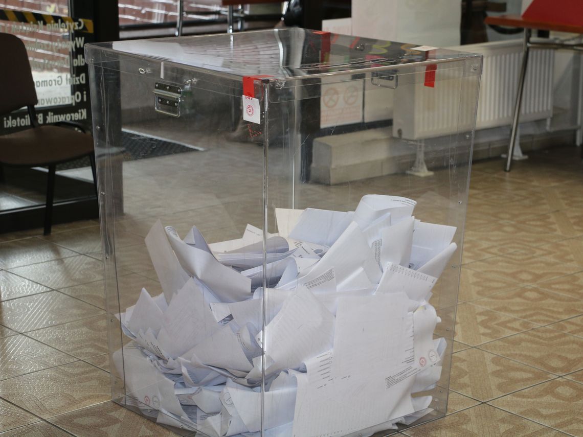 Wybory parlamentarne w Augustowie odbywają się bezproblemowo Wybory parlamentarne w Augustowie odbywają się bezproblemowo