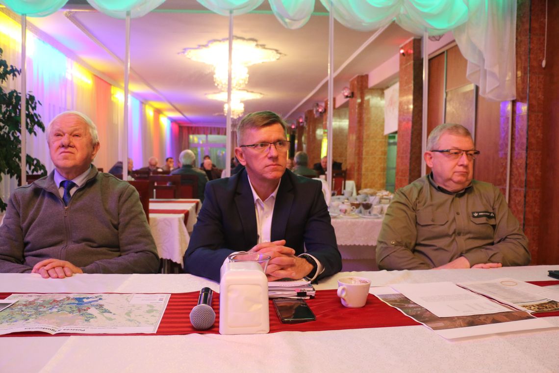 Od lewej: Prezes TMZA Marian Dyczewski, kandydat na urząd burmistrza Augustowa Andrzej Zarzecki i radny miejski Adam Sieńko.