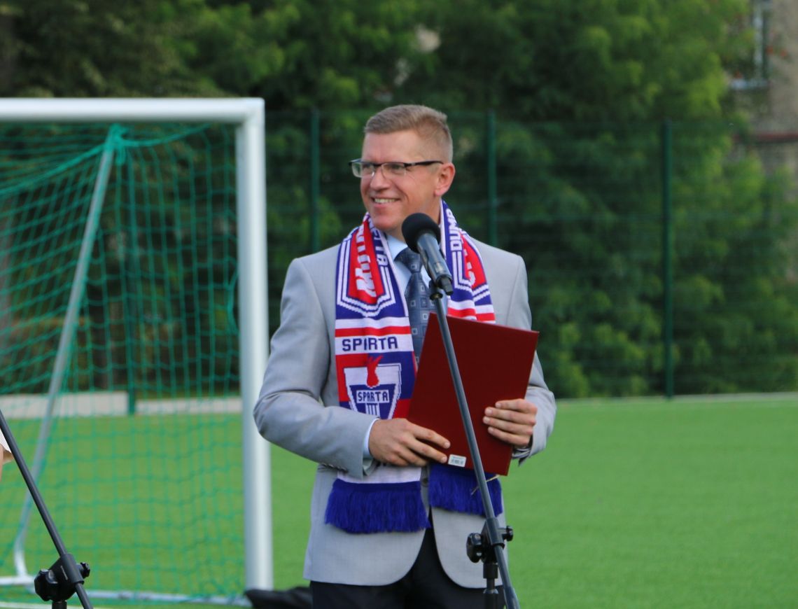 "Teraz wylewa się wiadro pomyj na ludzi, którzy na to nie zasługują. Ja sobie nie życzę, by taka narracja przebijała się ze strony osób odpowiadających za zarządzanie miastem" -mówił radny Andrzej Zarzecki (na zdjęciu).