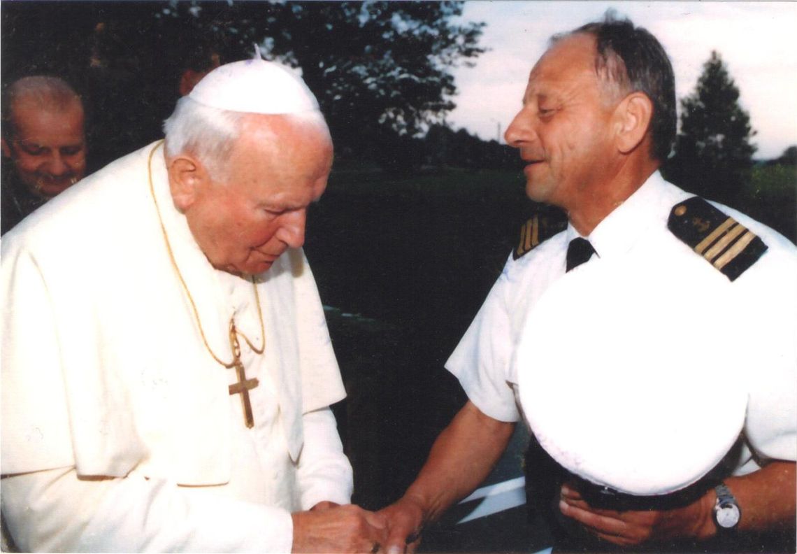 Zmarł kapitan Władysław Głowacki - augustowianin, który dowodził rejsem z papieżem Janem Pawłem II Papież Jan Paweł II i kapitan Władysław Głowacki.
