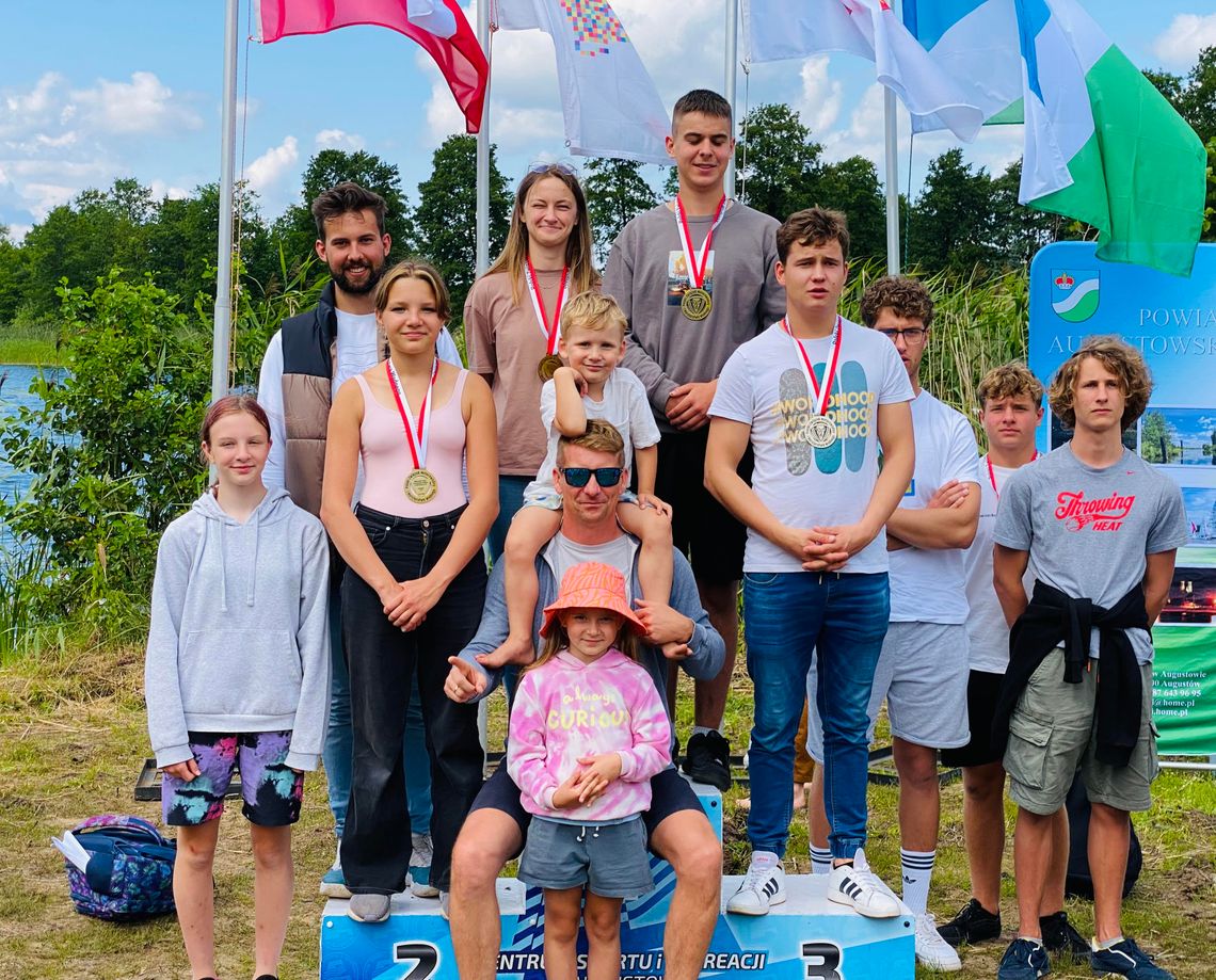 Zofia Olejnik i Kacper Klukowski z MOS Augustów złotymi medalistami Mistrzostw Polski w narciarstwie wodnym za motorówką