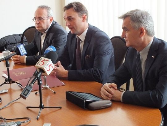 Podpisanie umów pomiędzy burmistrzem i Zarządem Województwa Podlaskiego.