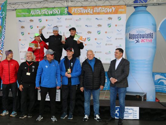 Podium Półmaratonu Augustowskiego