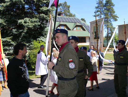 W uroczystości wzięła udział młodzież z oddziału przygotowania wojskowego z I LO.