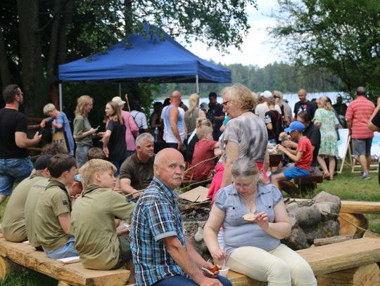 Ludzie bardzo tłumnie zebrali się nad Swobodą, śpiewali piosenki oraz smażyli kiełbaski.